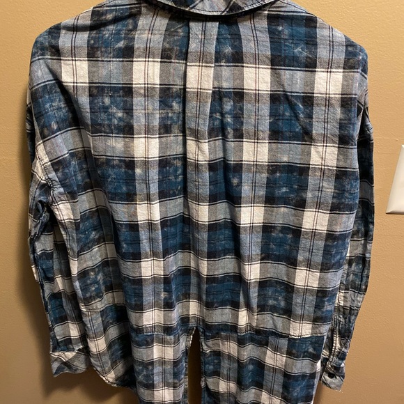 Blue plaid flannel - Picture 2 of 4